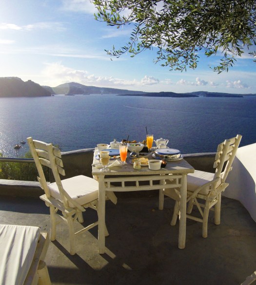 breakfast at andronis suites_santorini.jpg